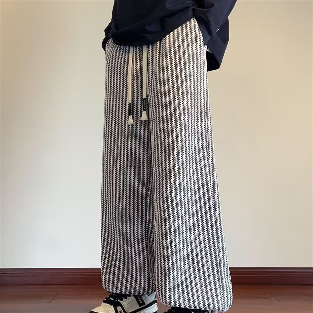 Street Fashion Trends 2026 - Letnie Nowości 2026: Męskie Spodnie w