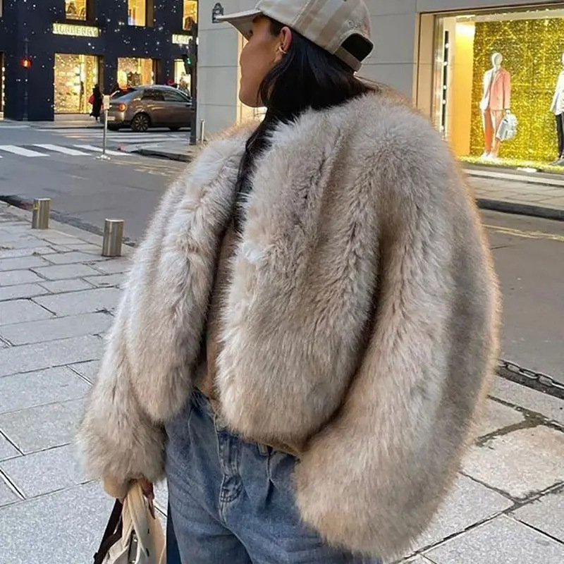 Kultowy Krótki Płaszcz ze Sztu – Street Fashion Week recenzja i cena