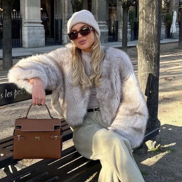Kultowy Krótki Płaszcz ze Sztu – Street Fashion Week recenzja i cena