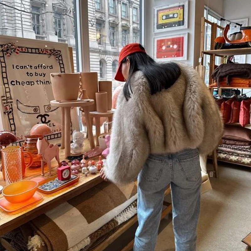 Kultowy Krótki Płaszcz ze Sztu – Street Fashion Week recenzja i cena